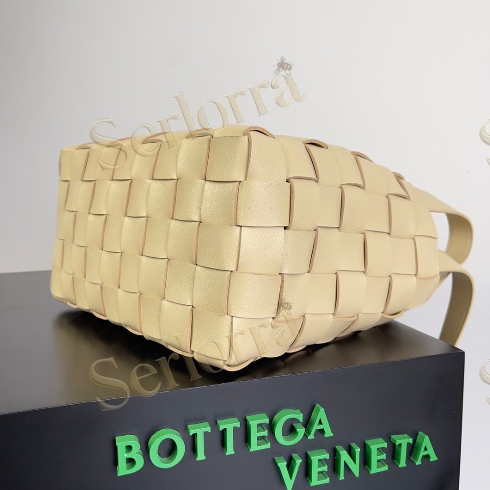 BOTTEGA VENETA CASSETTE