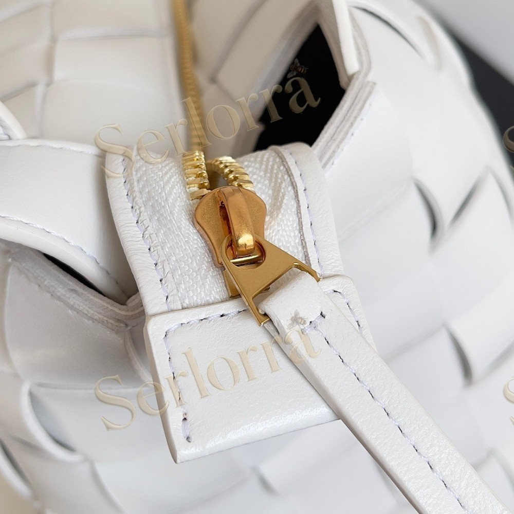 BOTTEGA VENETA CASSETTE