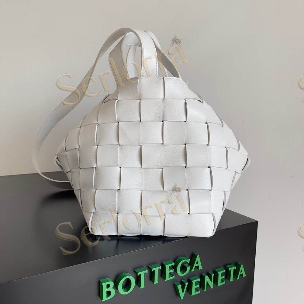 BOTTEGA VENETA CASSETTE