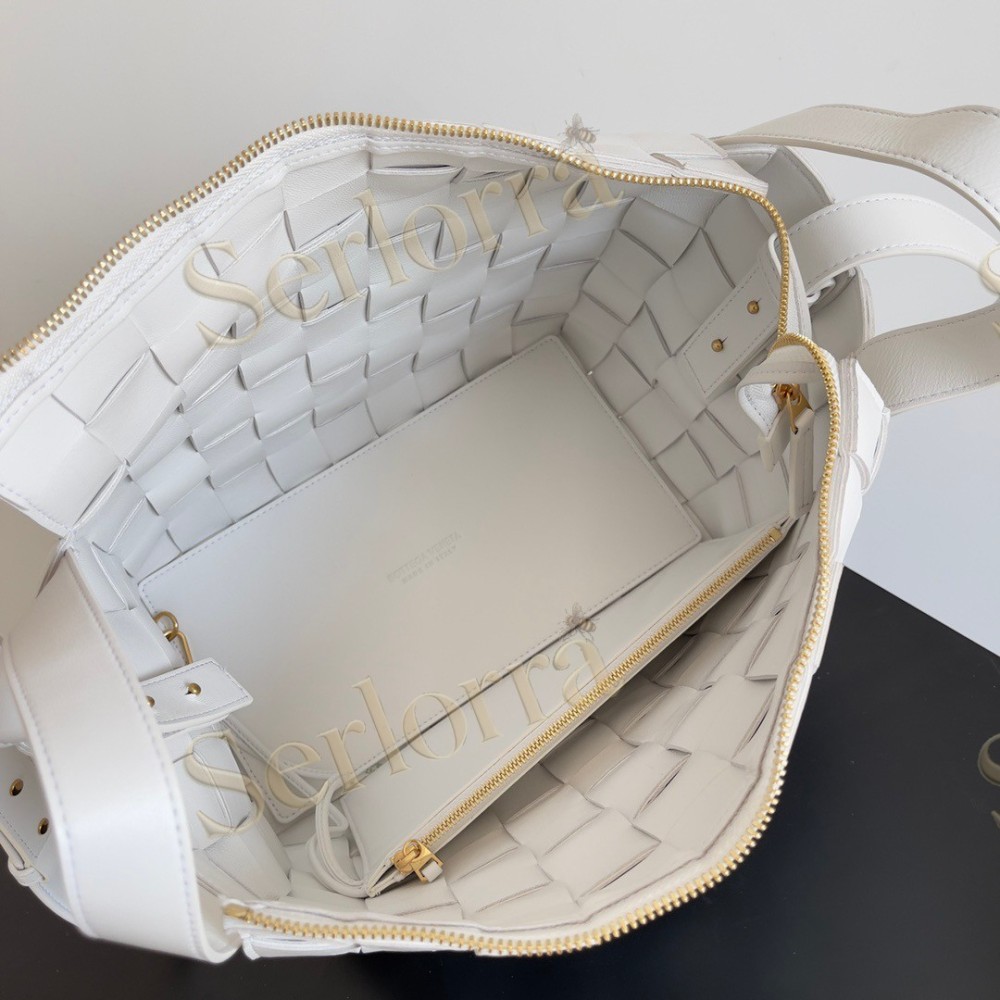 BOTTEGA VENETA CASSETTE