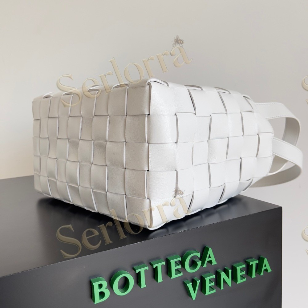 BOTTEGA VENETA CASSETTE