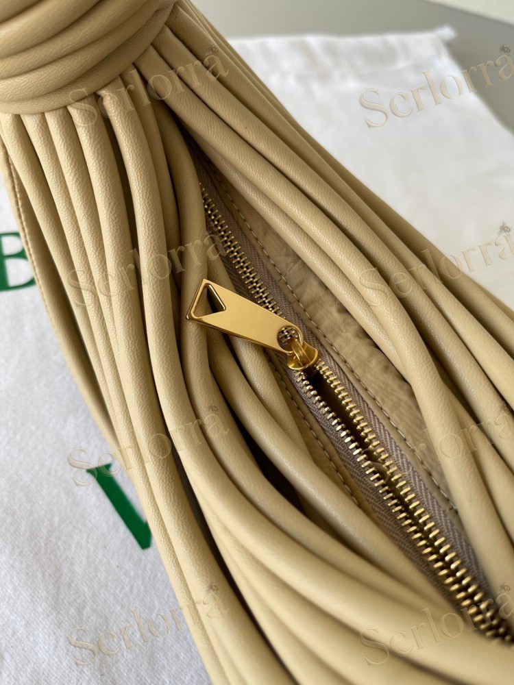 BOTTEGA VENETA DOUBLE KNOT