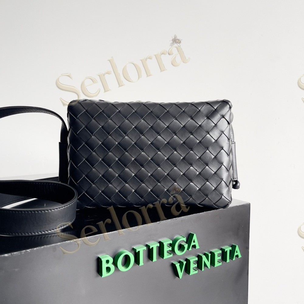 BOTTEGA VENETA INTRECCIATO CAMERA BAG