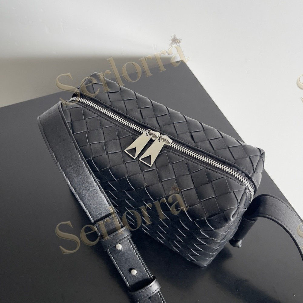 BOTTEGA VENETA INTRECCIATO CAMERA BAG
