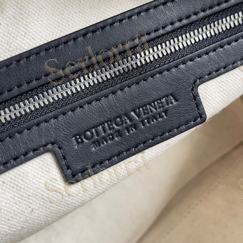BOTTEGA VENETA INTRECCIATO CAMERA BAG