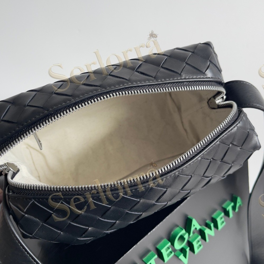 BOTTEGA VENETA INTRECCIATO CAMERA BAG