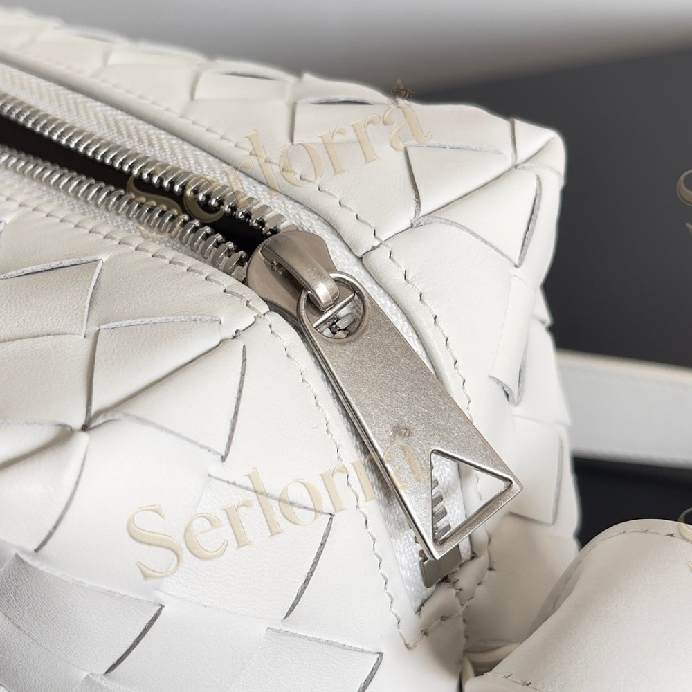 BOTTEGA VENETA INTRECCIATO CAMERA BAG