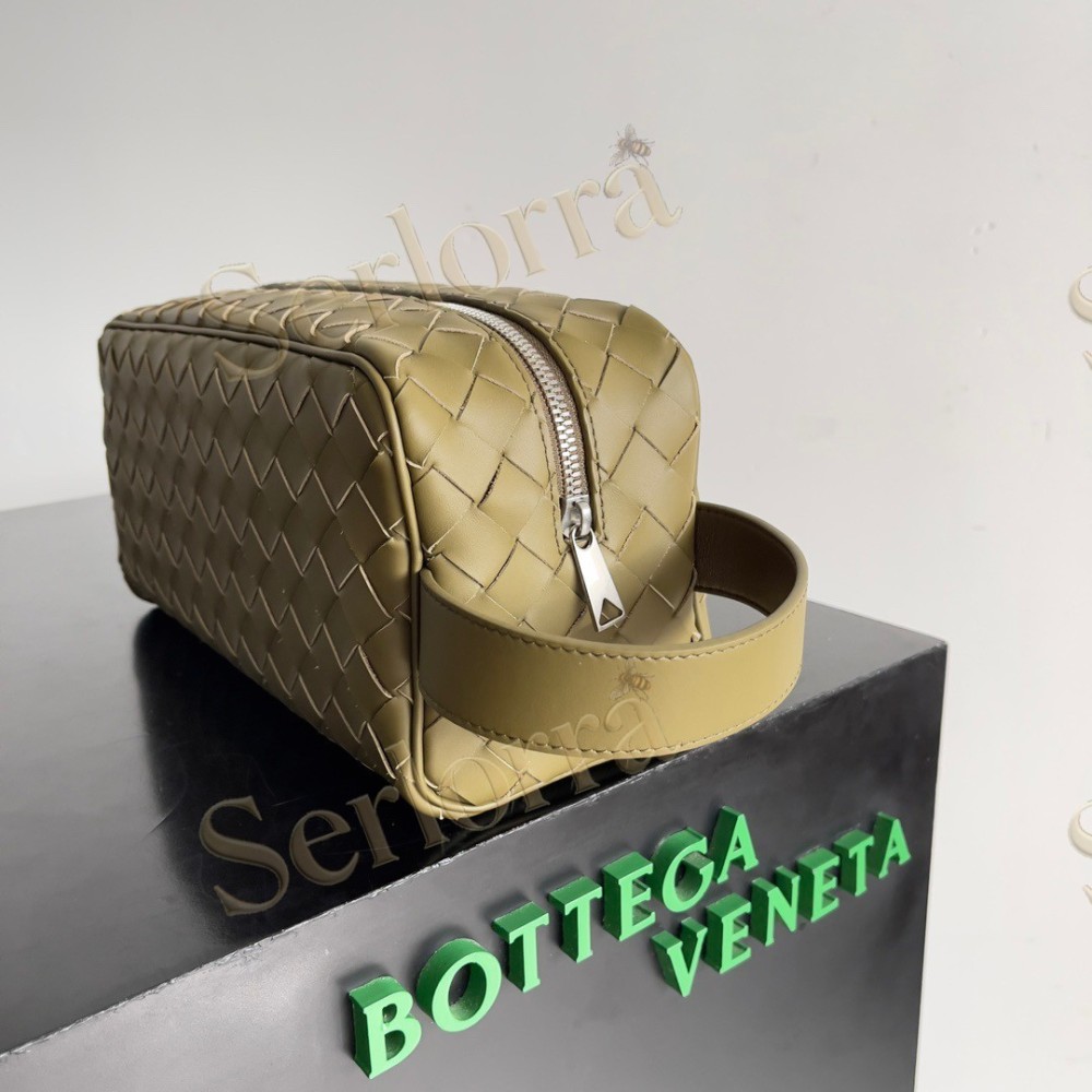 BOTTEGA VENETA INTRECCIATO TRAVEL POUCH