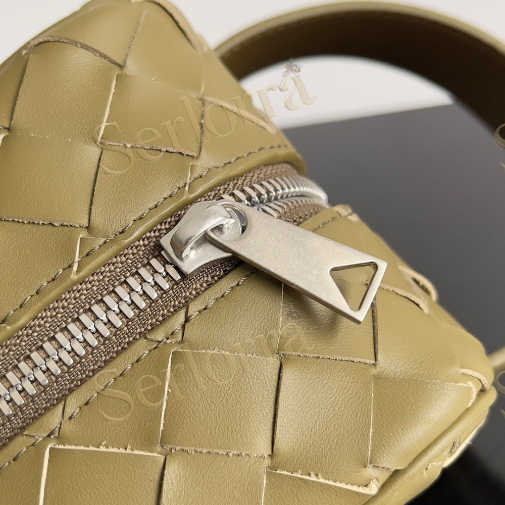 BOTTEGA VENETA INTRECCIATO TRAVEL POUCH