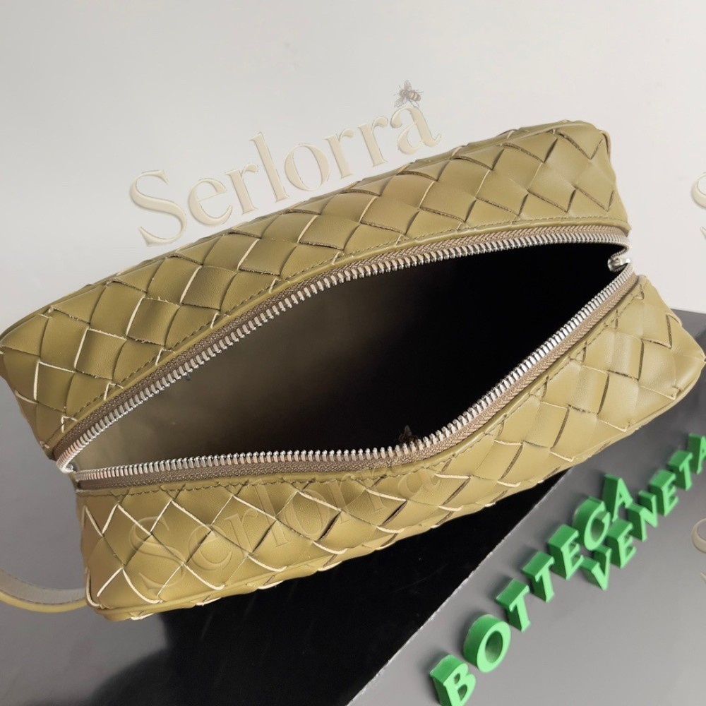 BOTTEGA VENETA INTRECCIATO TRAVEL POUCH