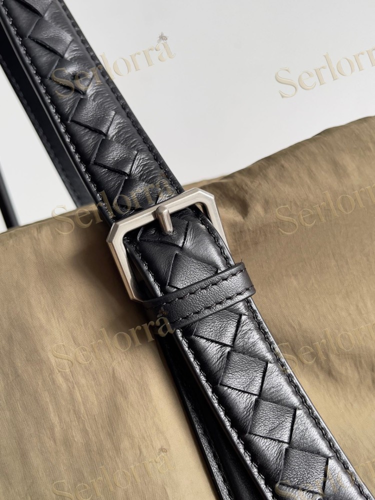 BOTTEGA VENETA CROSSROAD BUCKLE TOTE