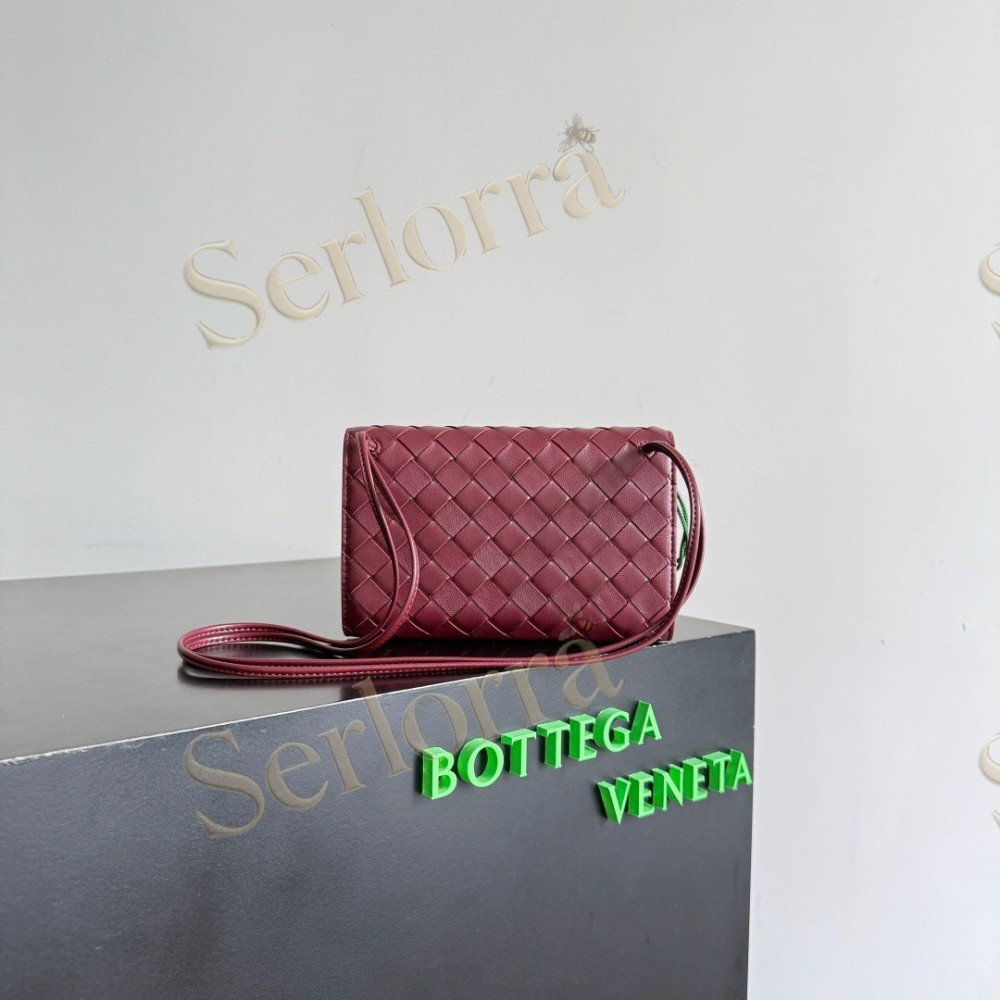 BOTTEGA VENETA ANDIAMO POUCH ON STRAP