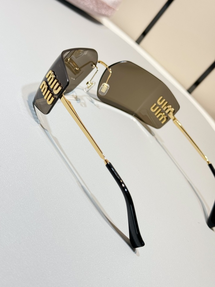 MIUMIU SUNGLASSES