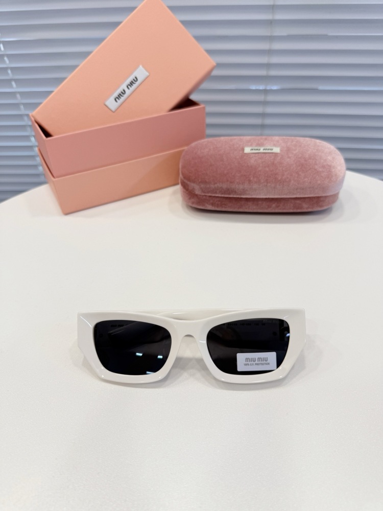 MIUMIU SUNGLASSES