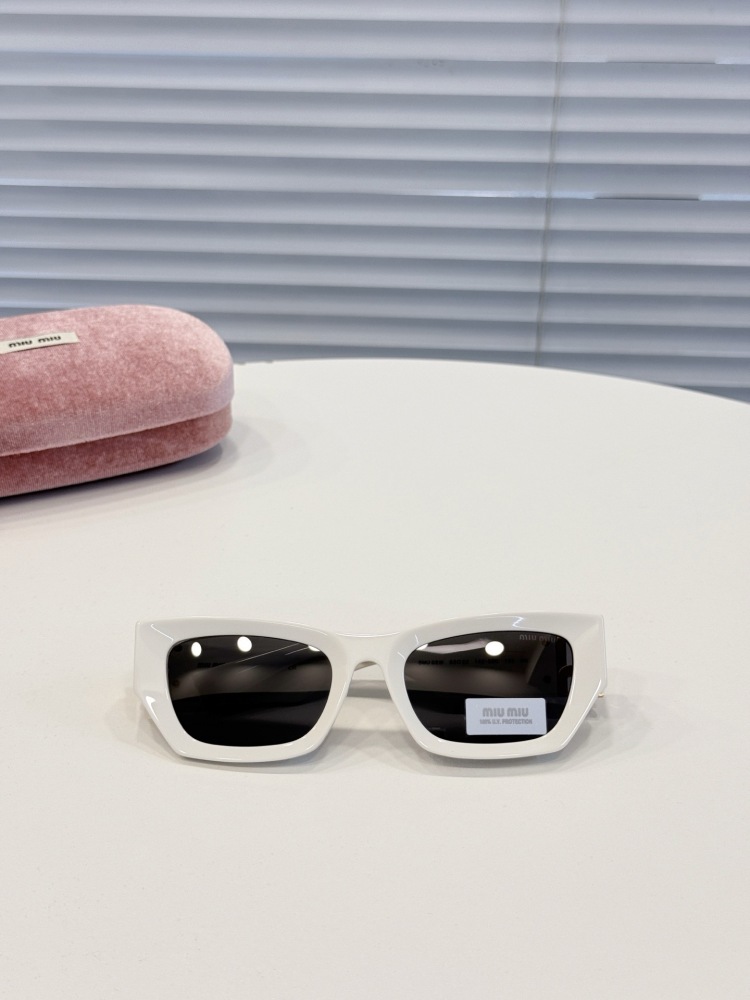 MIUMIU SUNGLASSES