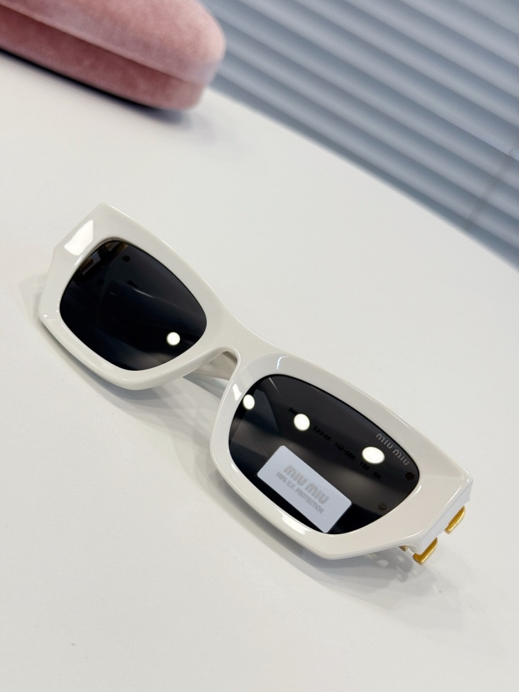 MIUMIU SUNGLASSES
