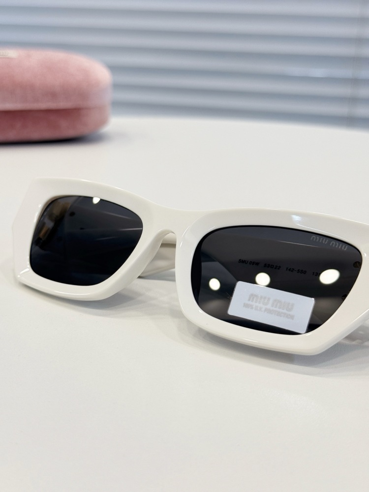 MIUMIU SUNGLASSES