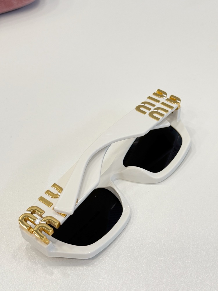 MIUMIU SUNGLASSES
