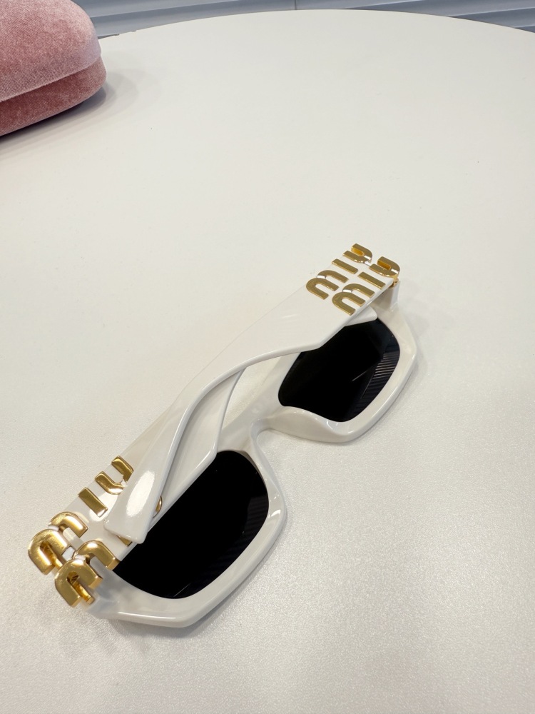 MIUMIU SUNGLASSES