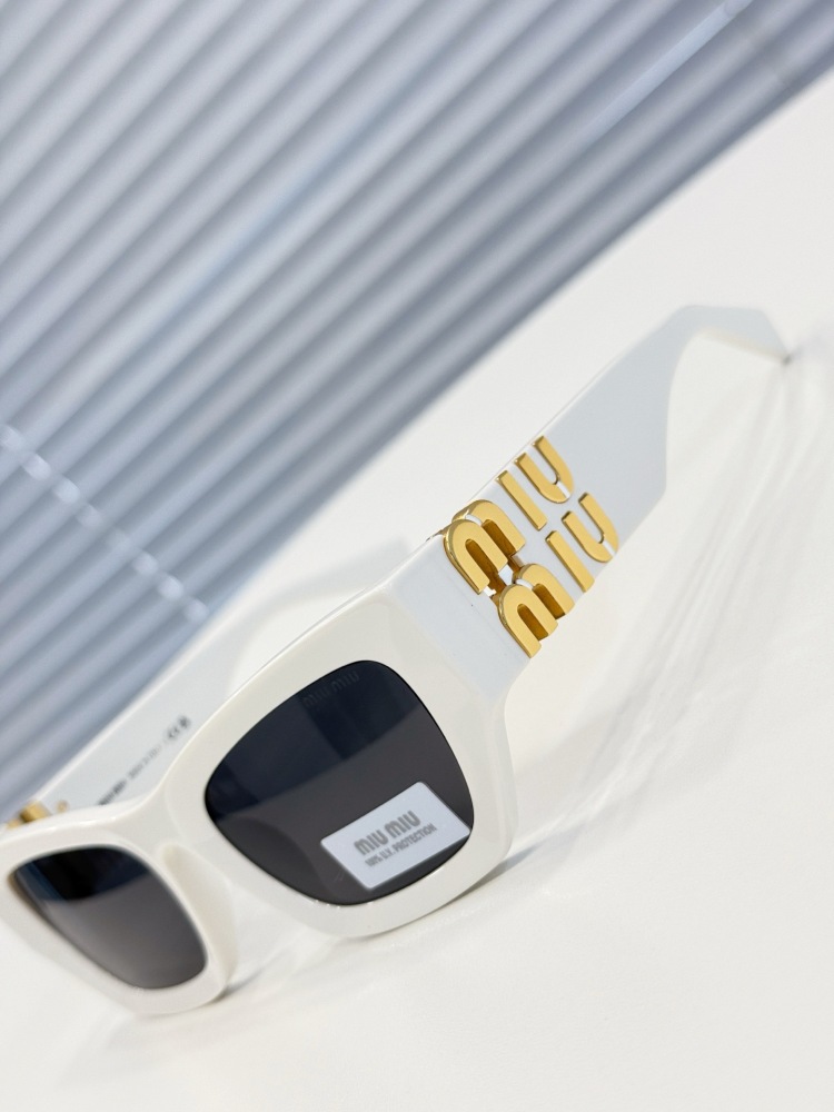 MIUMIU SUNGLASSES