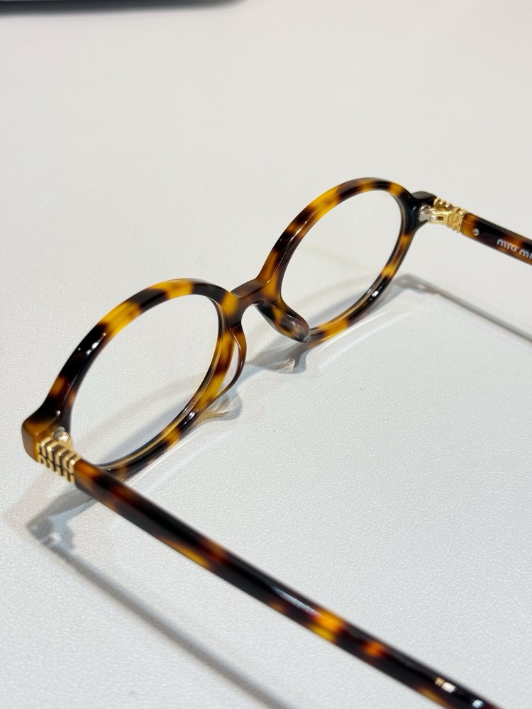 MIUMIU SUNGLASSES