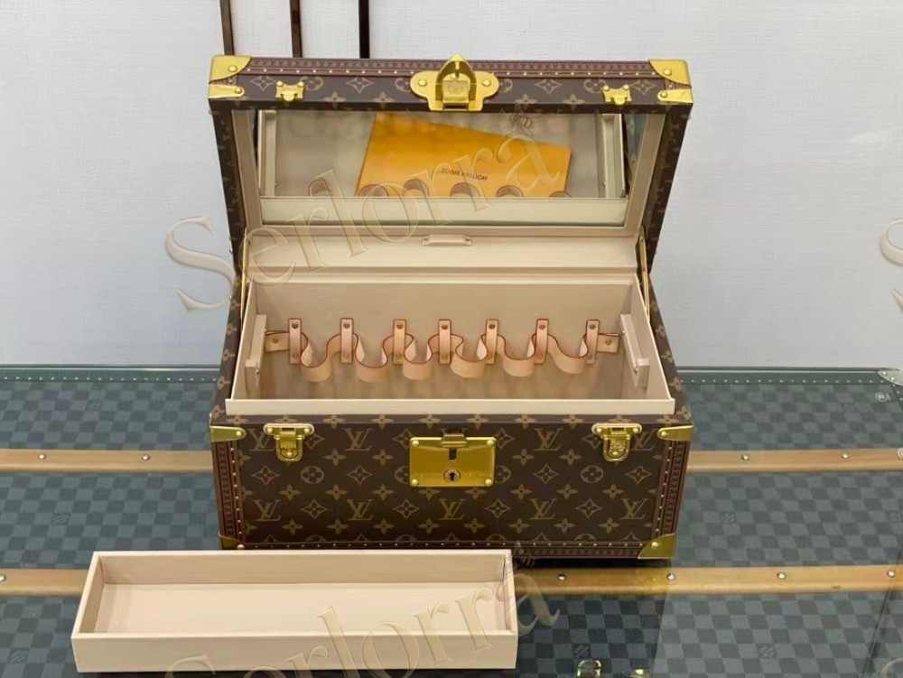 LOUIS VUITTON MONOGRAM BOITE BOUTEILLES TRAIN CASE