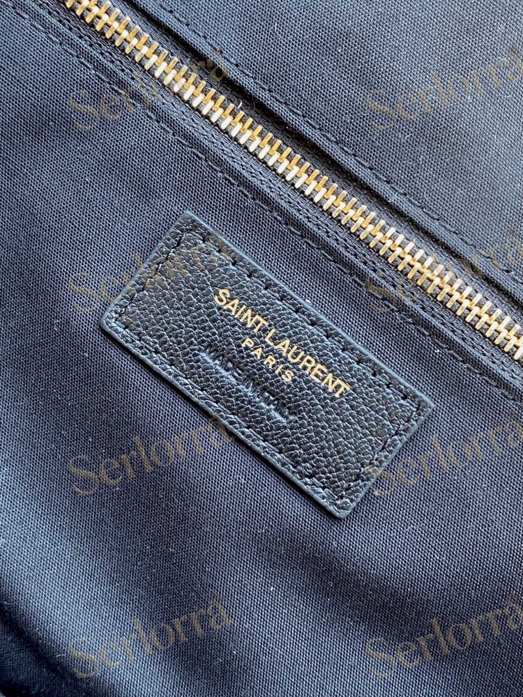 SAINT LAURENT HOBO CHAIN SHOULDER BAG