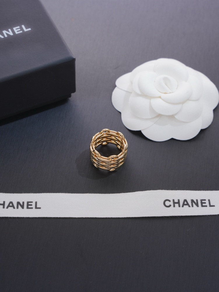 CHANEL MULTI-LAYER INTERLOCK CHAIN GOLD RING