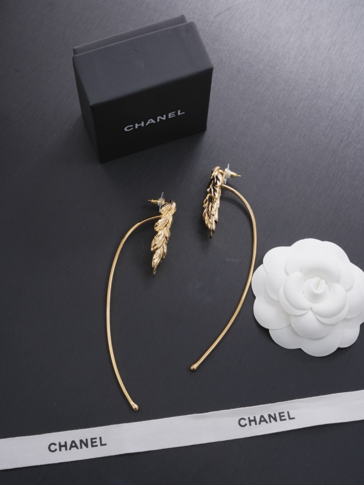 CHANEL LONG FEATHER TASSEL DANGLE EARRINGS