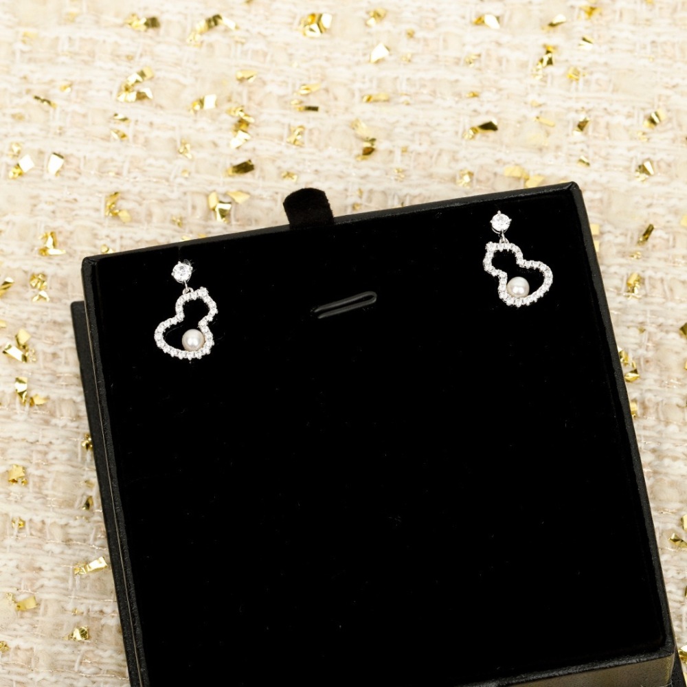 QEELIN EARRINGS