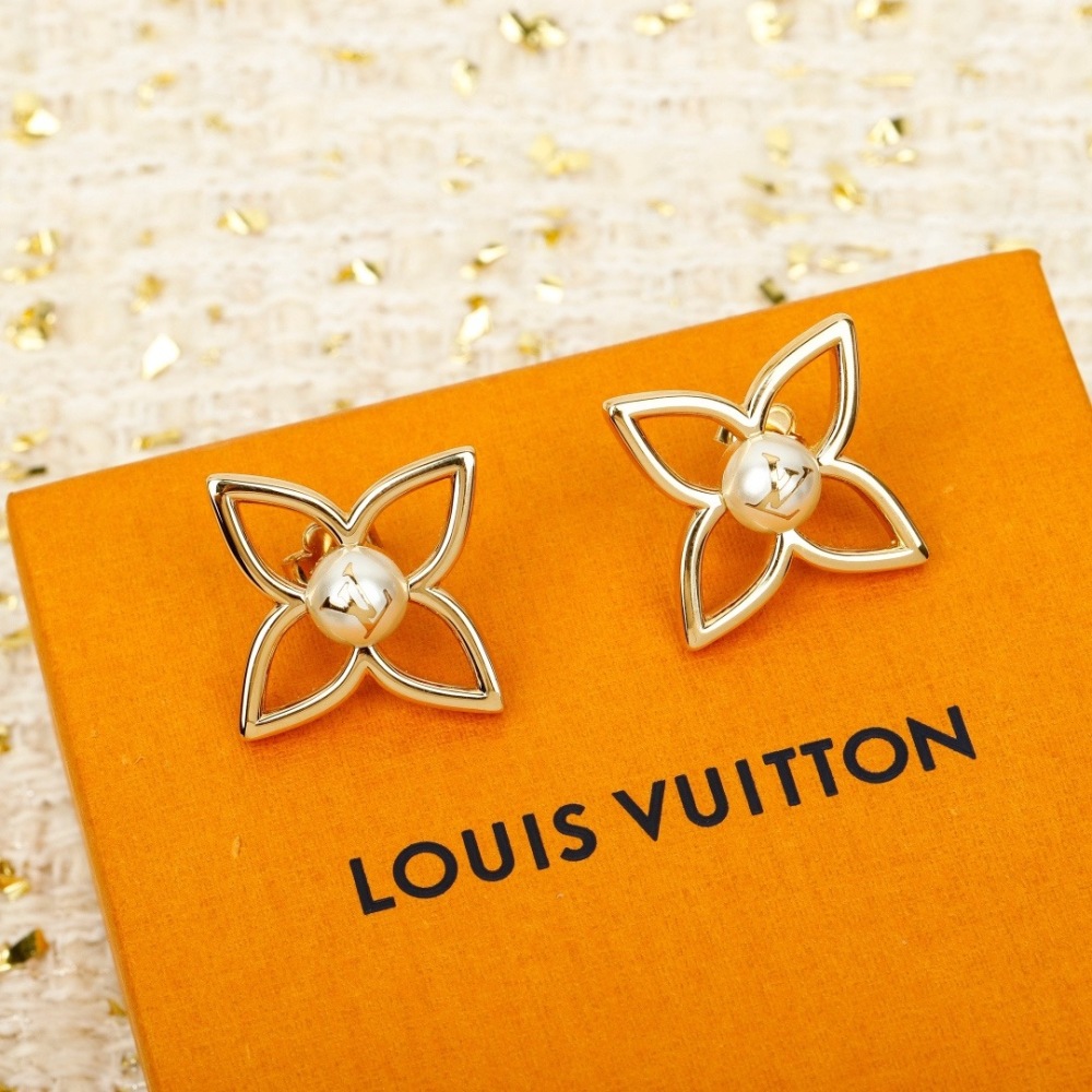 LOUIS VUITTON FOUR-PETAL FLOWER PEARL STUD EARRINGS WITH ORANGE BOX