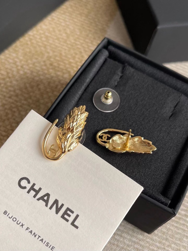 GOLD PLATED CARVED FEATHER CC LOGO HOOK EARRINGS