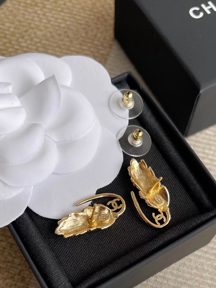 GOLD PLATED CARVED FEATHER CC LOGO HOOK EARRINGS