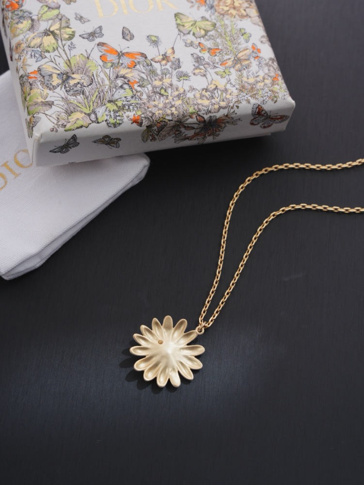 DIOR PINK DAISY BEE ENAMEL GOLD NECKLACE