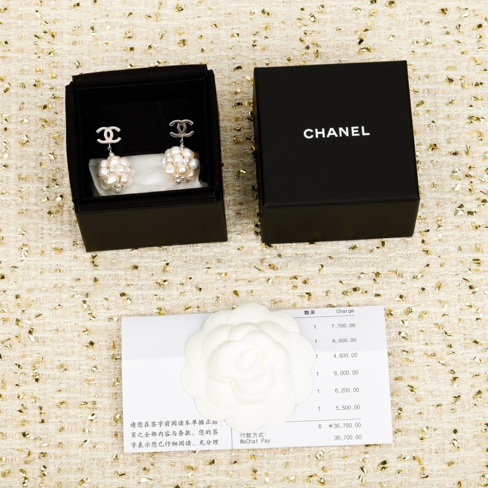 CHANEL CC LOGO PEARL CLUSTER DROP EARRINGS