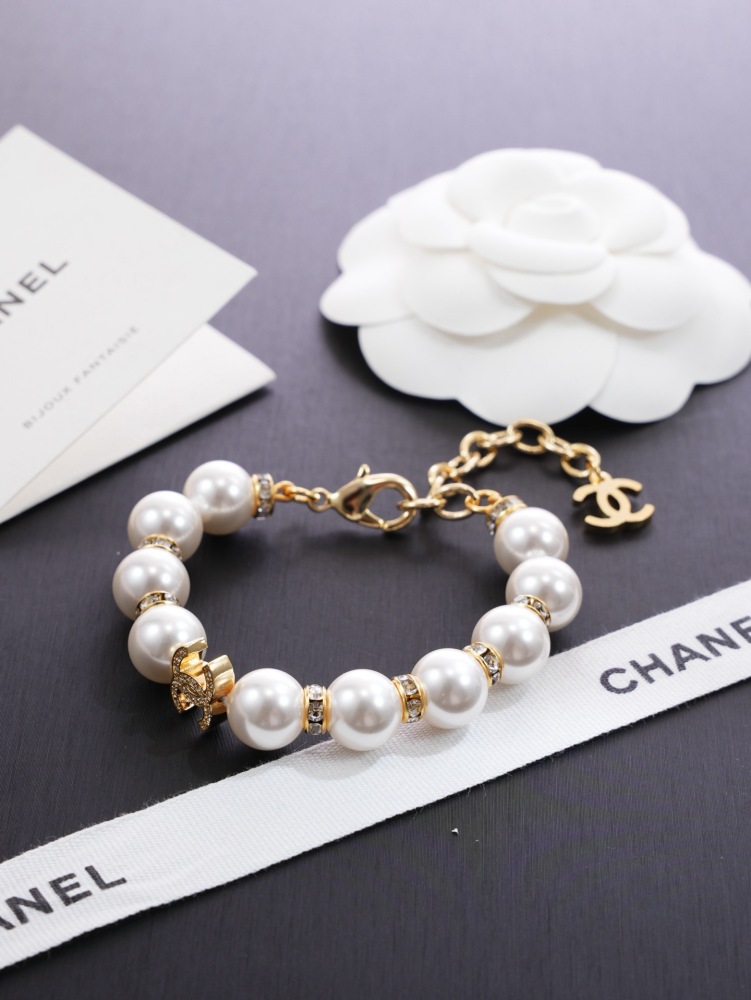CHANEL CRYSTAL CC PEARL BRACELET