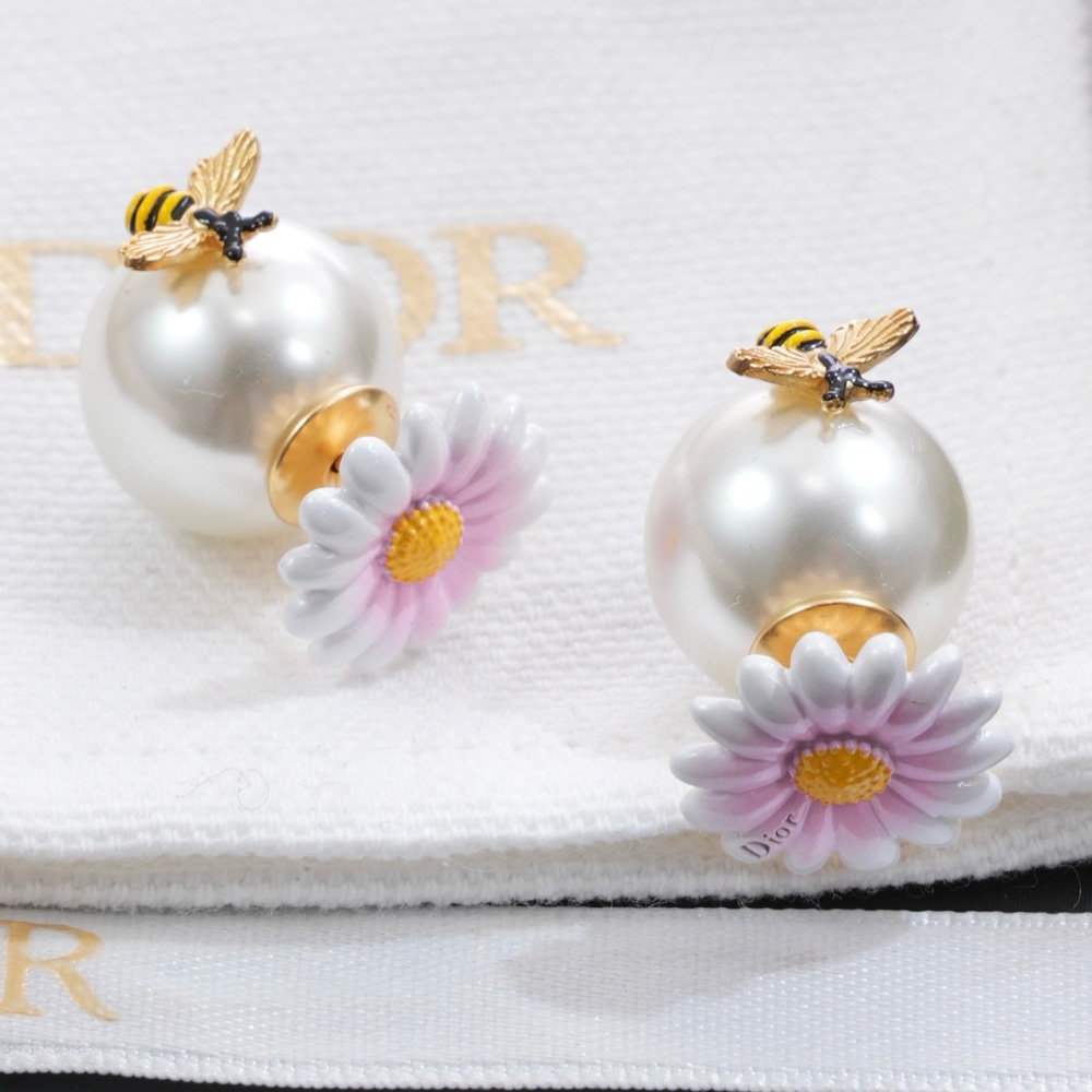 DIOR CD PEARL DAISY ASYMMETRICAL EARRINGS