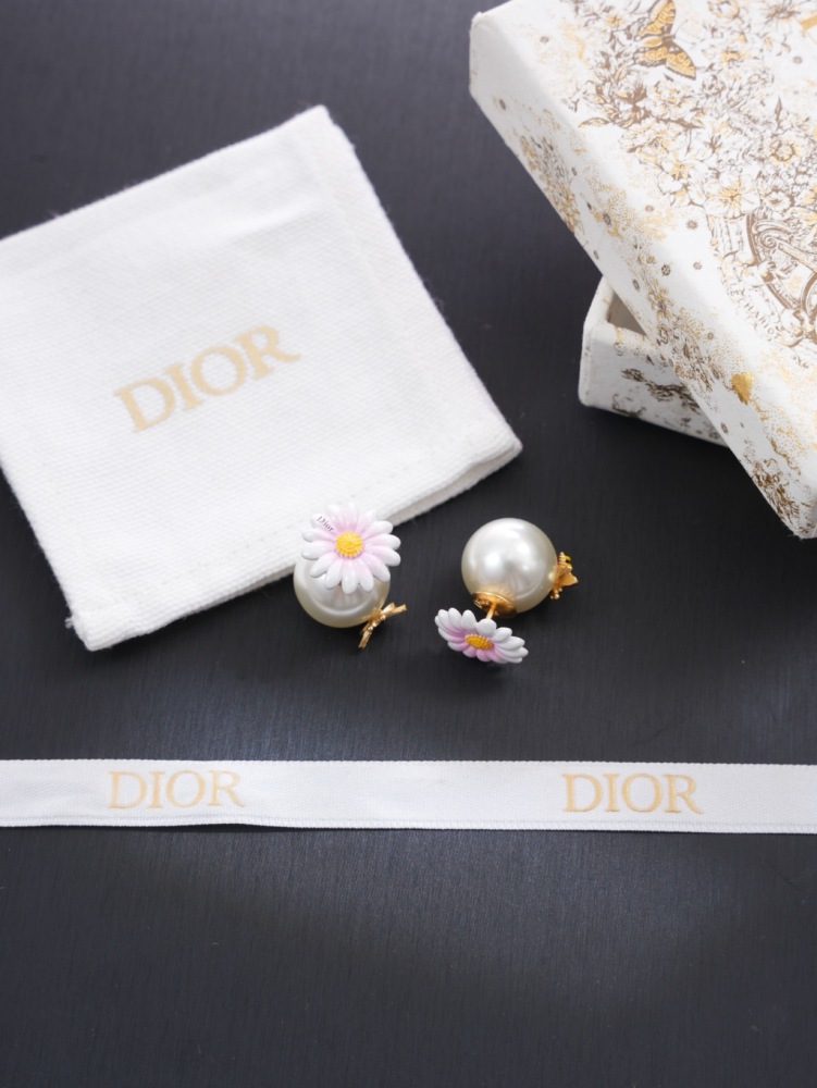 DIOR CD PEARL DAISY ASYMMETRICAL EARRINGS