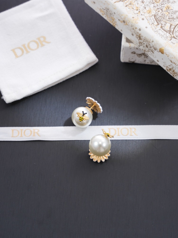 DIOR CD PEARL DAISY ASYMMETRICAL EARRINGS