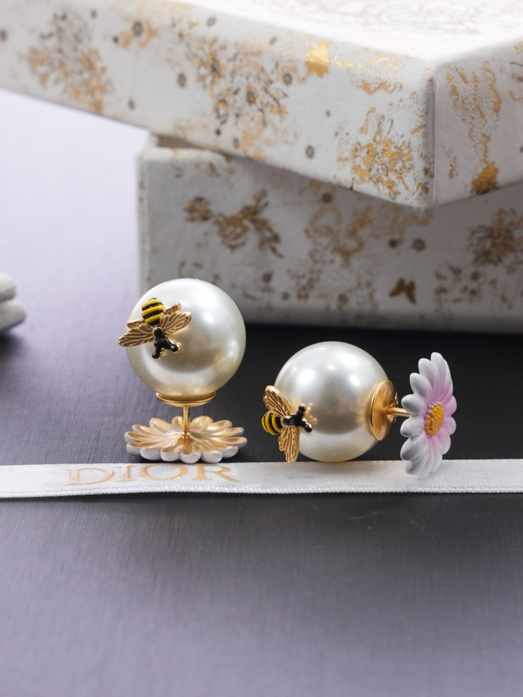 DIOR CD PEARL DAISY ASYMMETRICAL EARRINGS