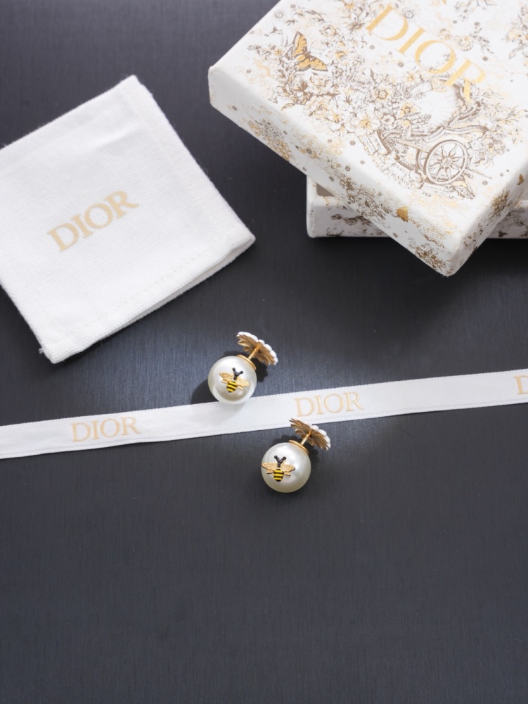 DIOR CD PEARL DAISY ASYMMETRICAL EARRINGS