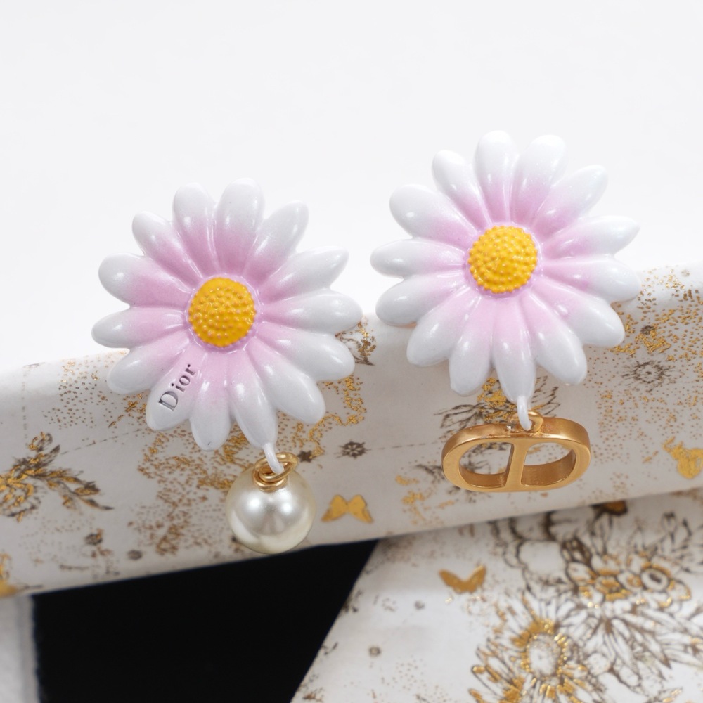 DIOR MISMATCH DAISY PEARL CD EARRINGS
