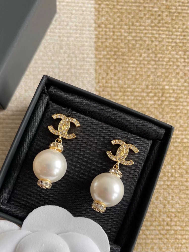 CHANEL CC DIAMOND PEARL DROP EARRINGS
