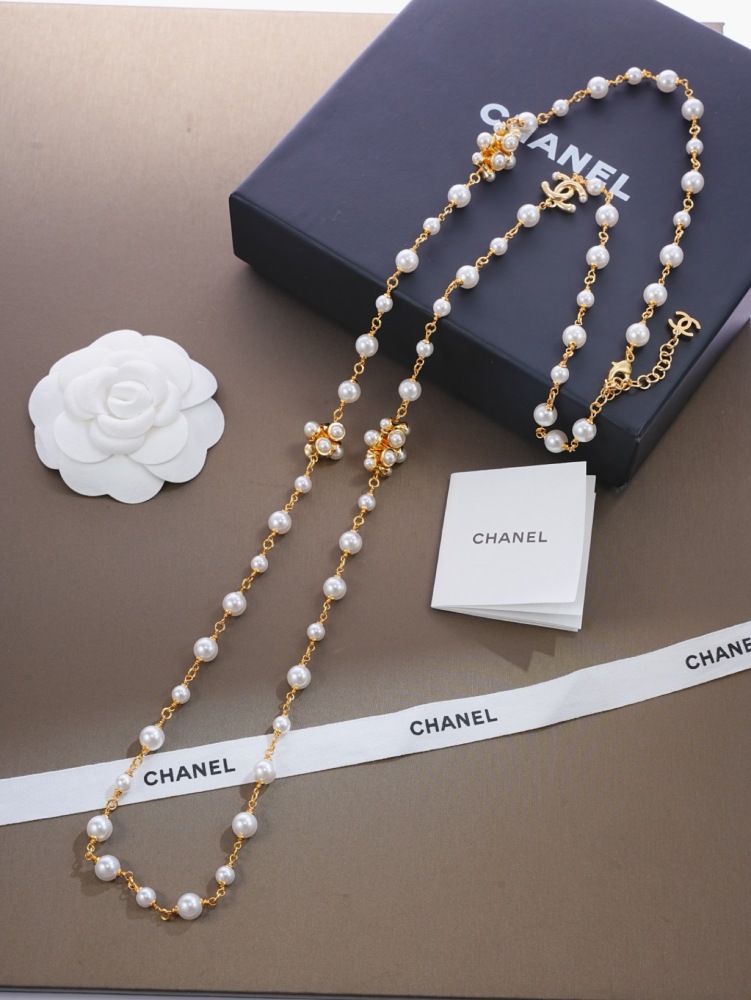 CHANEL CLUSTER PEARL CC LONG NECKLACE