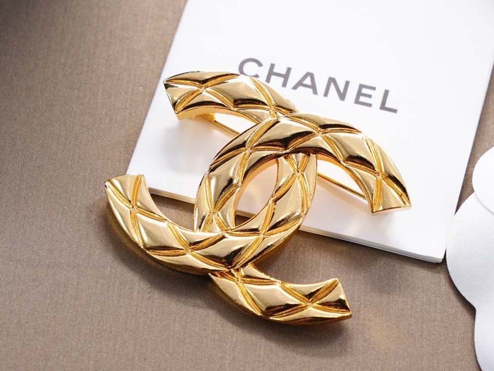 CHANEL GOLD QUILTED DOUBLE C LOGO BROOCH