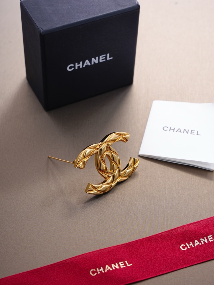 CHANEL GOLD QUILTED DOUBLE C LOGO BROOCH