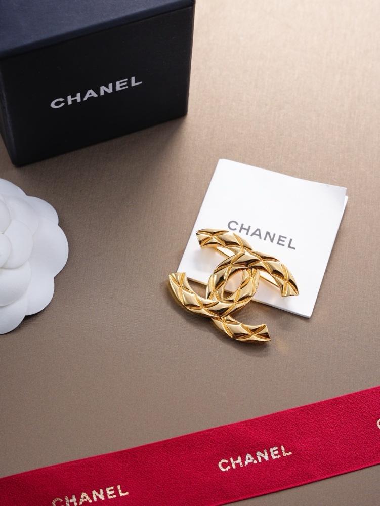 CHANEL GOLD QUILTED DOUBLE C LOGO BROOCH