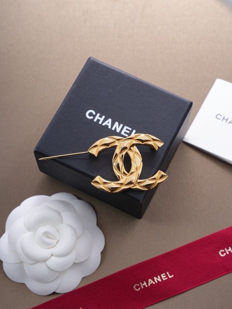 CHANEL GOLD QUILTED DOUBLE C LOGO BROOCH