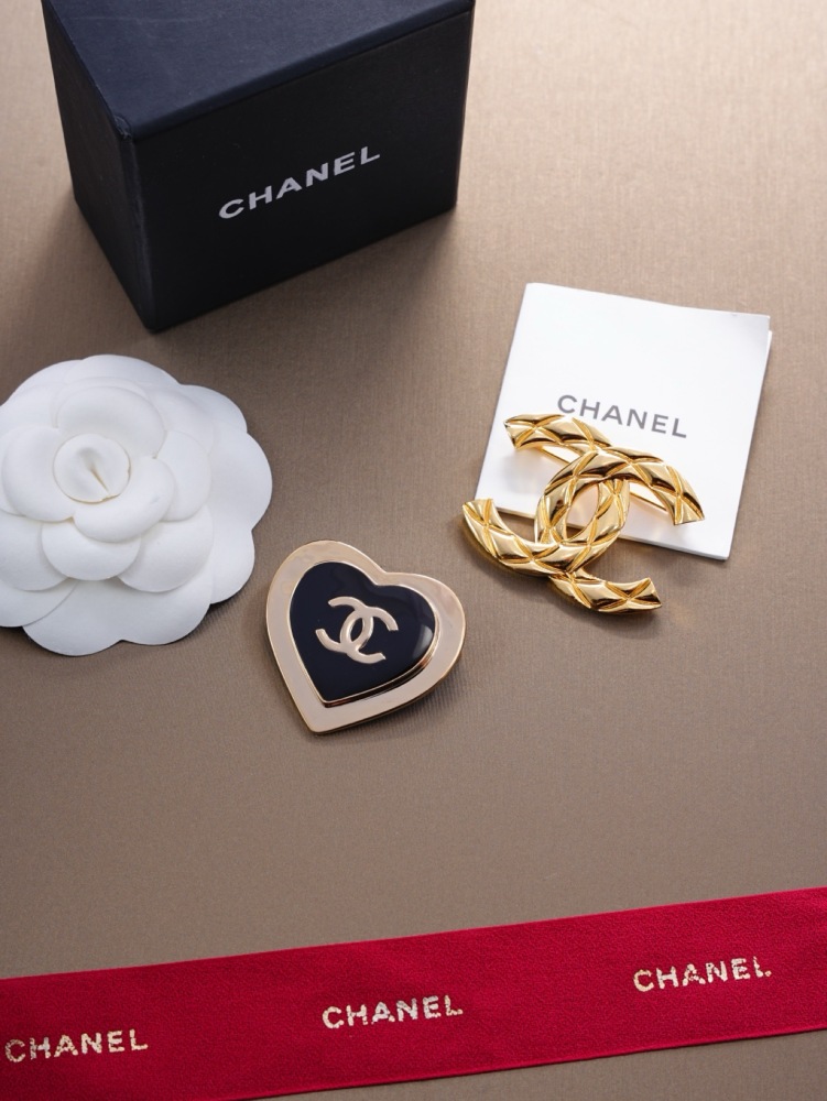 CHANEL GOLD QUILTED DOUBLE C LOGO BROOCH