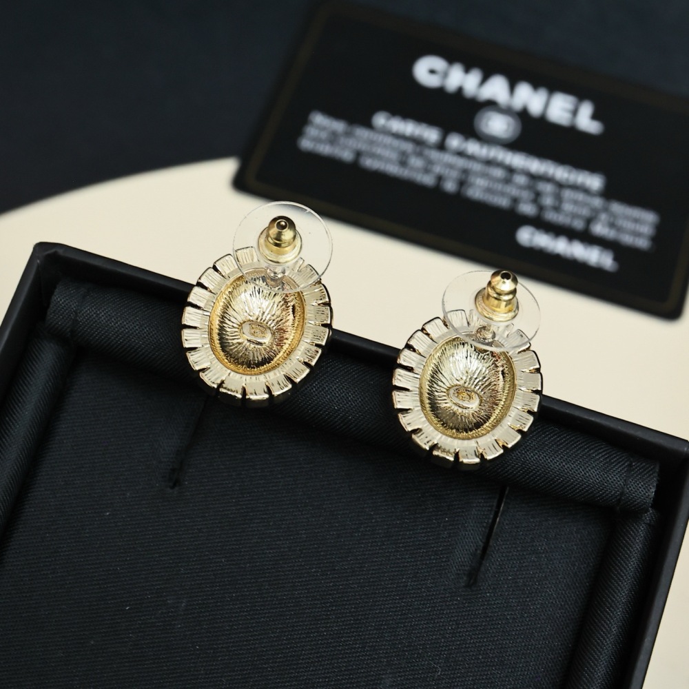 CHANEL OVAL RED ENAMEL CRYSTAL CC LOGO STUD EARRINGS
